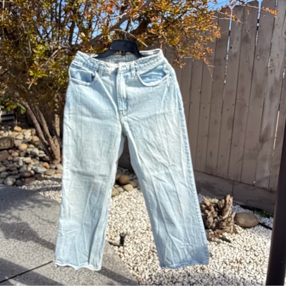 Abercrombie & Fitch Light Wash Flare Jeans - Picture 2 of 8